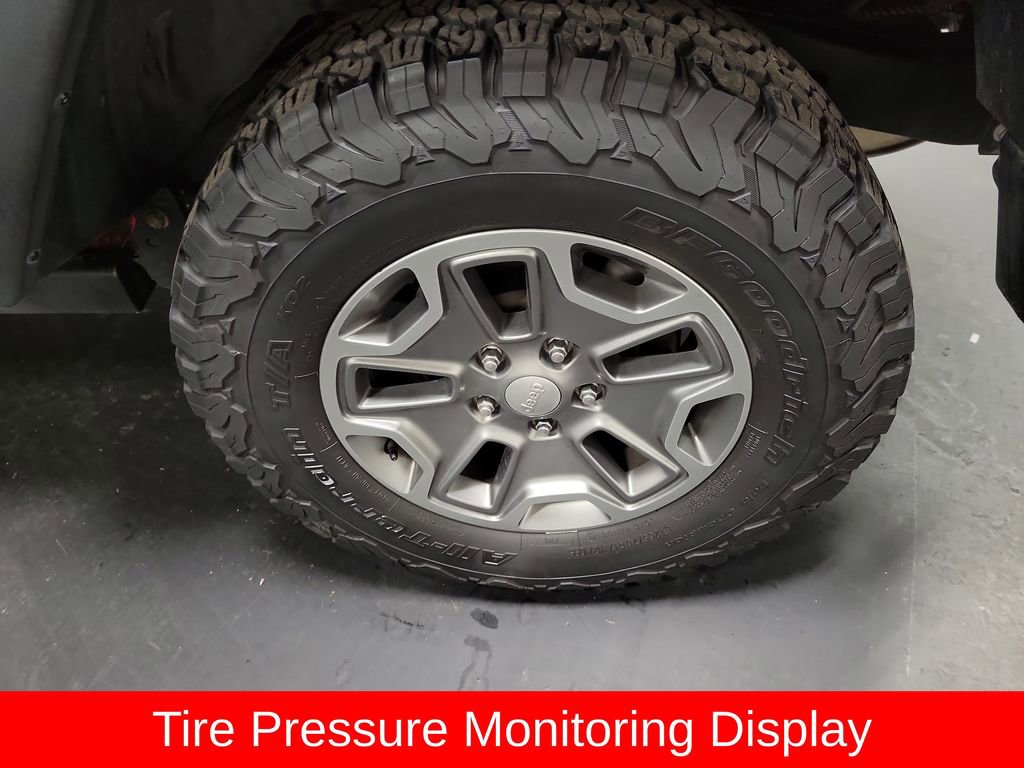 Used 2017 Jeep Wrangler Unlimited Rubicon w/ Connectivity Group image 11