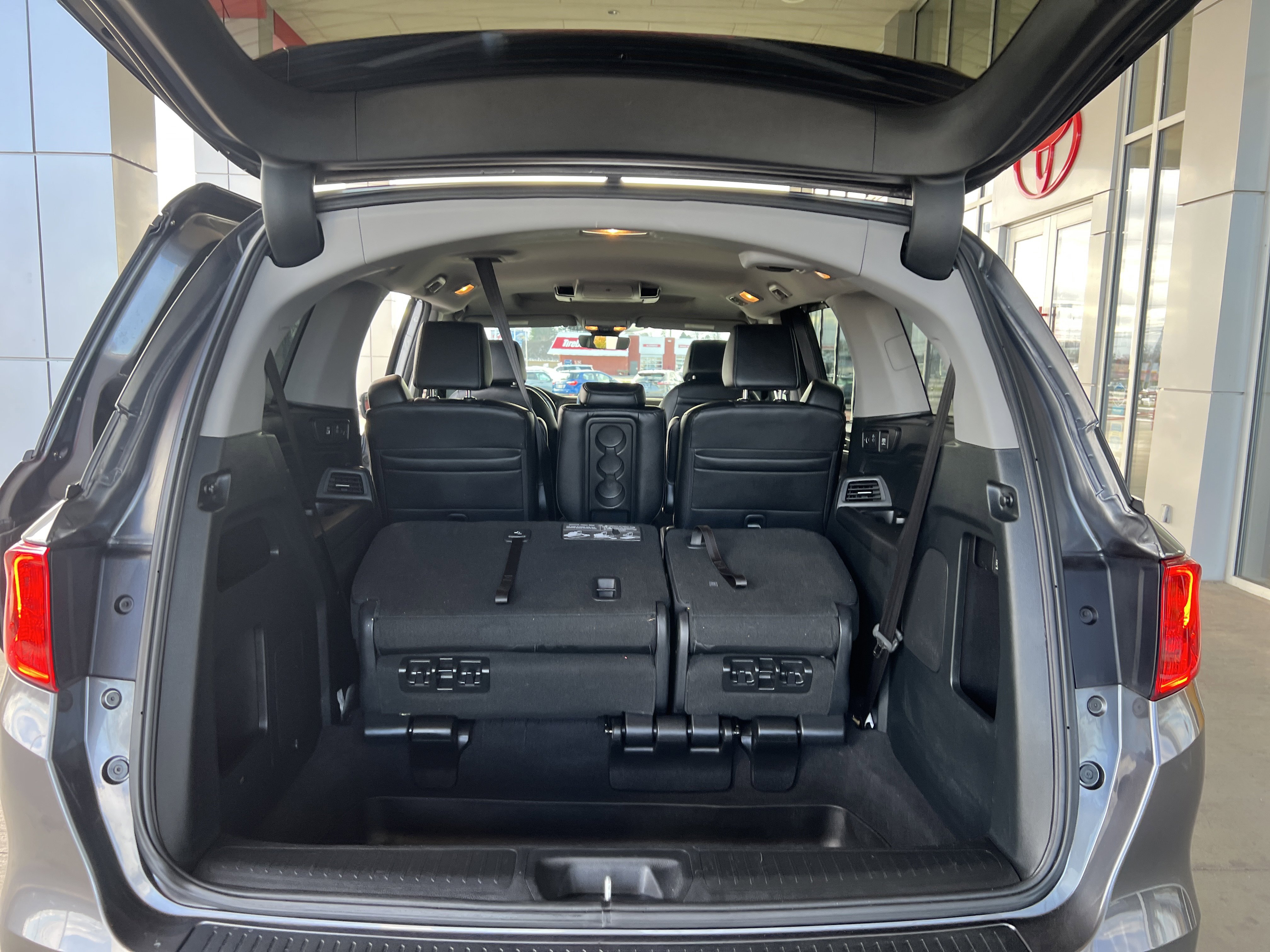 Used 2023 Honda Odyssey Touring image 18