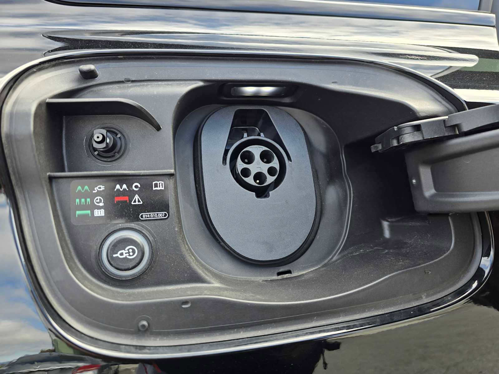 New 2025 Audi Q6 e-tron Premium Plus image 13