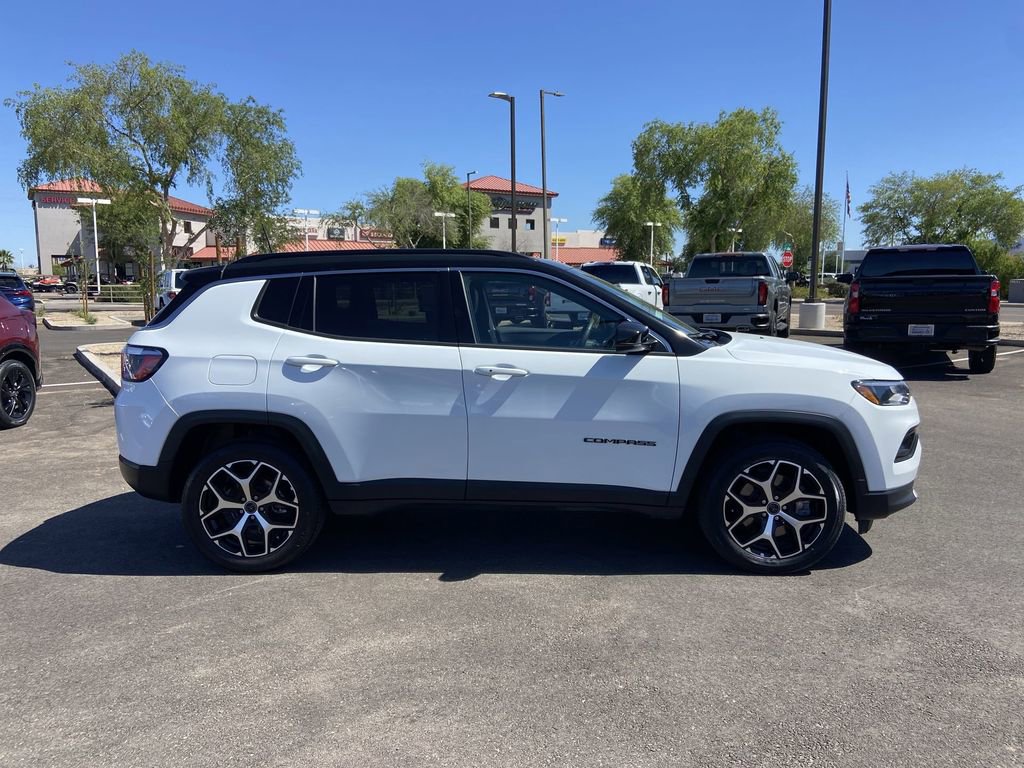 Used 2025 Jeep Compass Limited AWD/4WD image 2