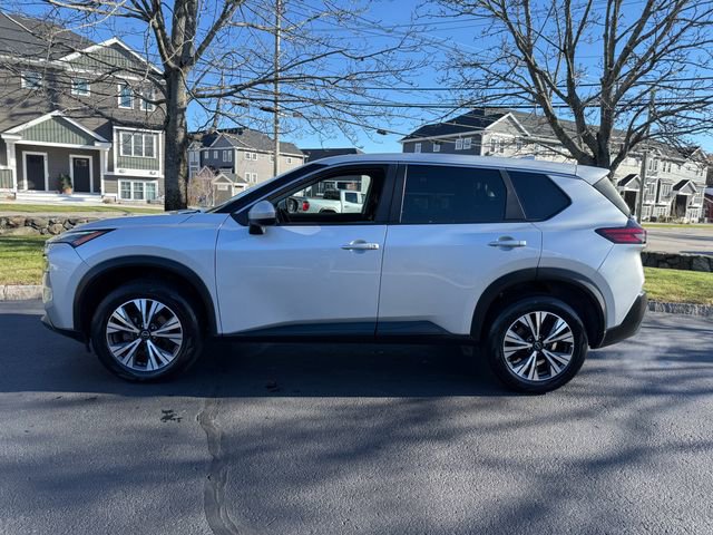 Used 2023 Nissan Rogue SV image 2