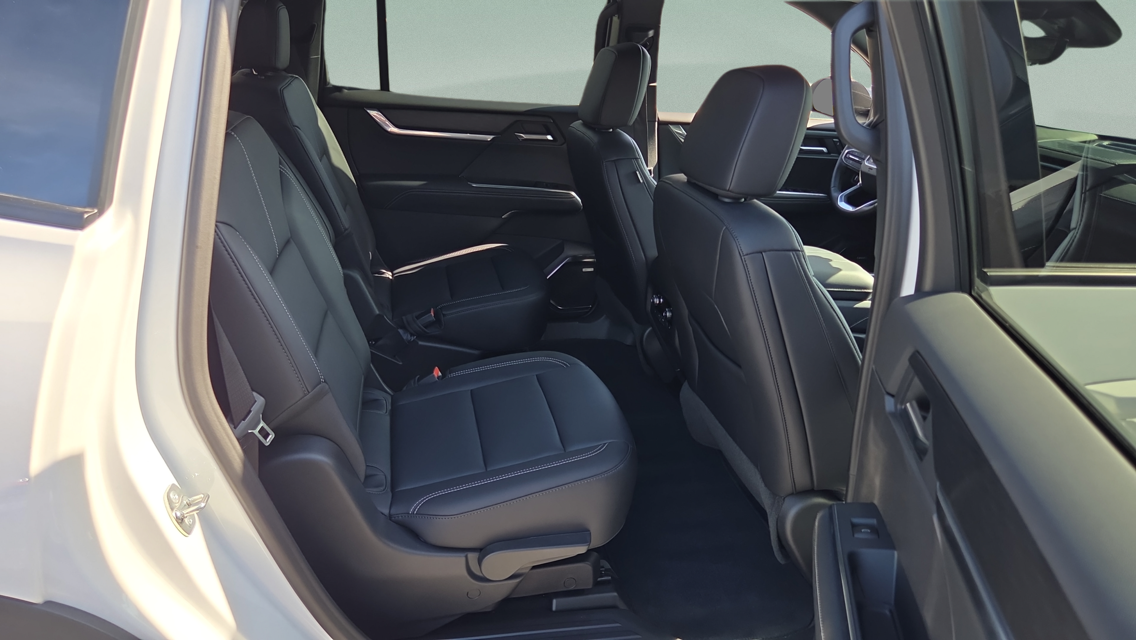 Certified 2026 GMC Acadia Elevation w/ Elevation Premium Package FWD image 14
