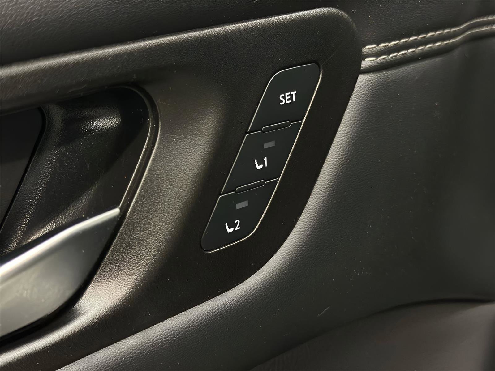 Used 2024 Nissan Pathfinder Platinum w/ Cargo Package image 25