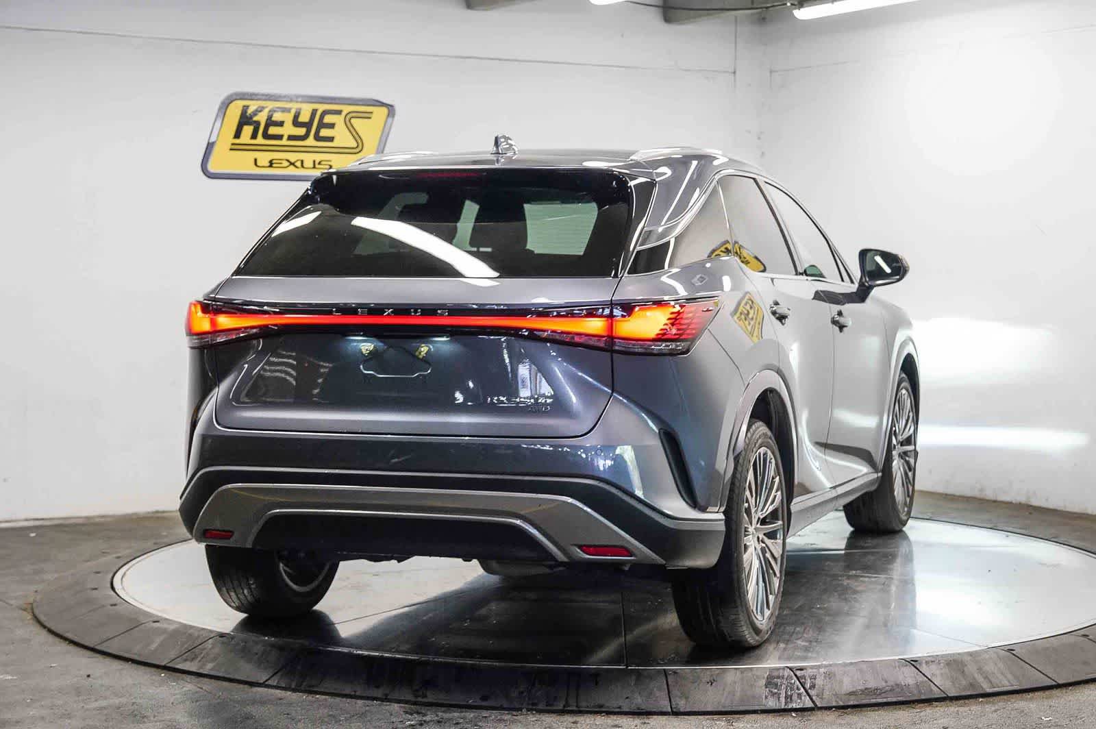 Used 2023 Lexus RX 350 w/ Accessory Package (Z1) AWD/4WD image 4