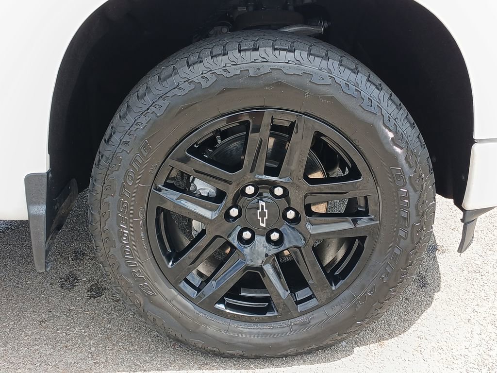 Used 2024 Chevrolet Silverado 1500 Custom w/ Turbomax Blackout Package image 34