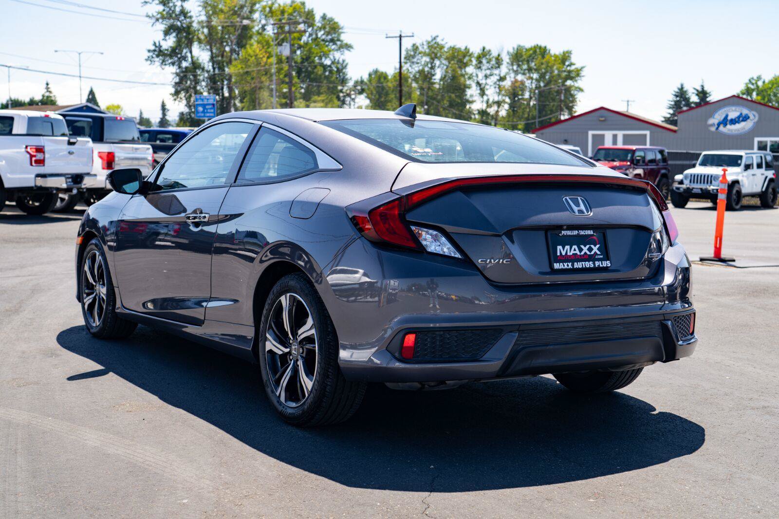 Used 2017 Honda Civic Touring image 9
