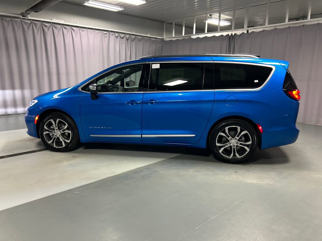 New 2026 Chrysler Pacifica Pinnacle FWD video 4