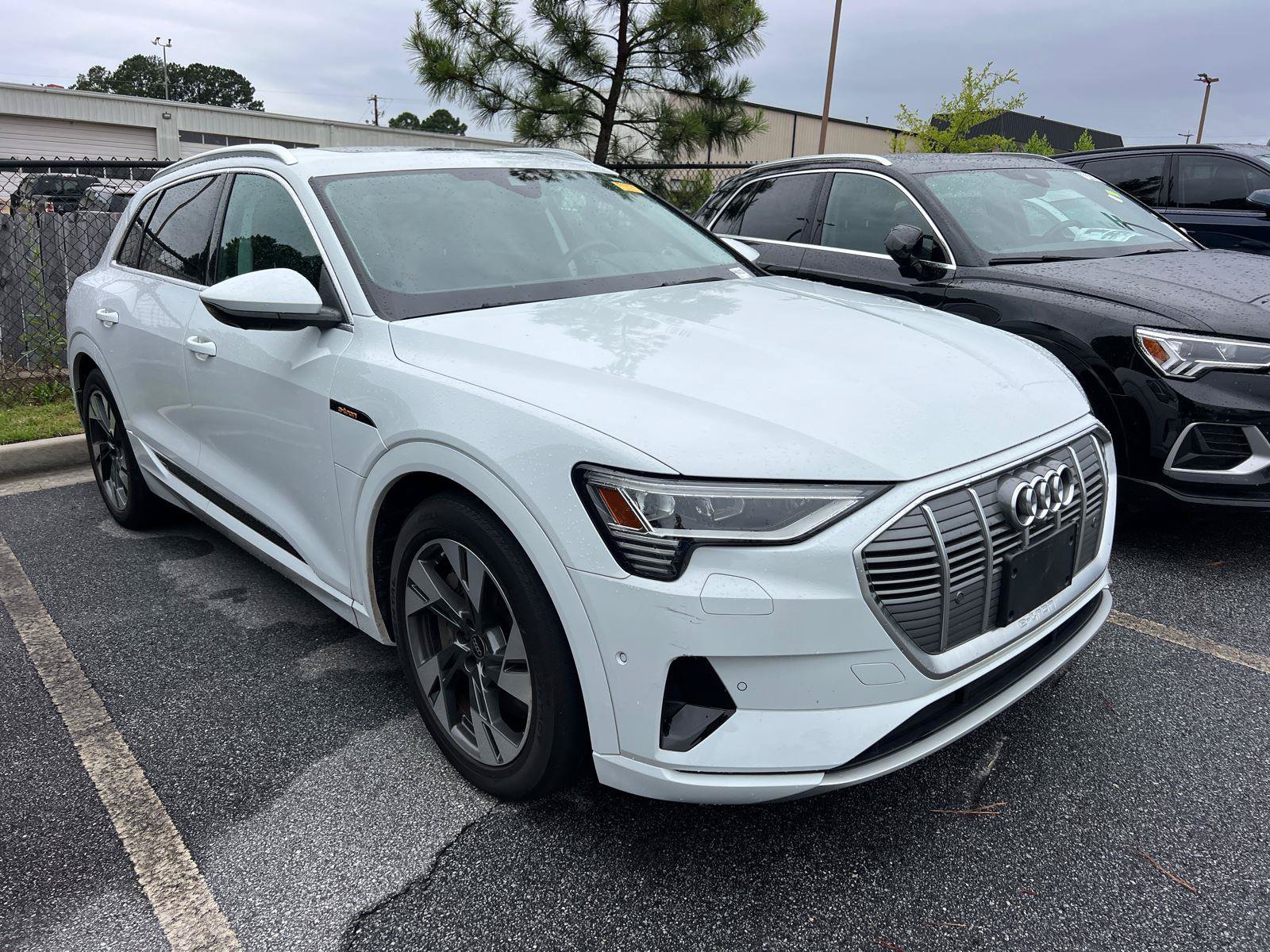 Certified 2023 Audi e-tron Premium Plus w/ Premium Plus Package AWD/4WD image 3