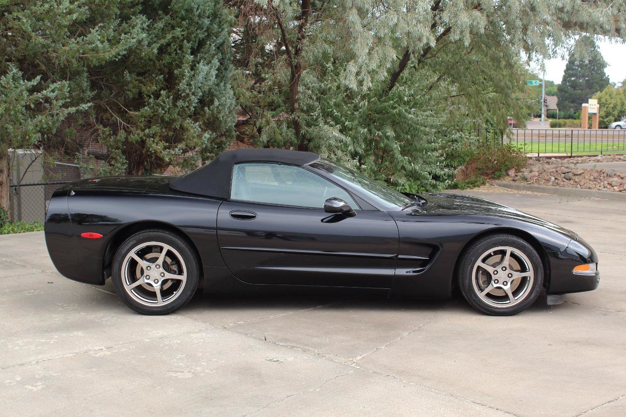 Used 2002 Chevrolet Corvette Convertible w/ Preferred Equipment Group2 RWD image 3