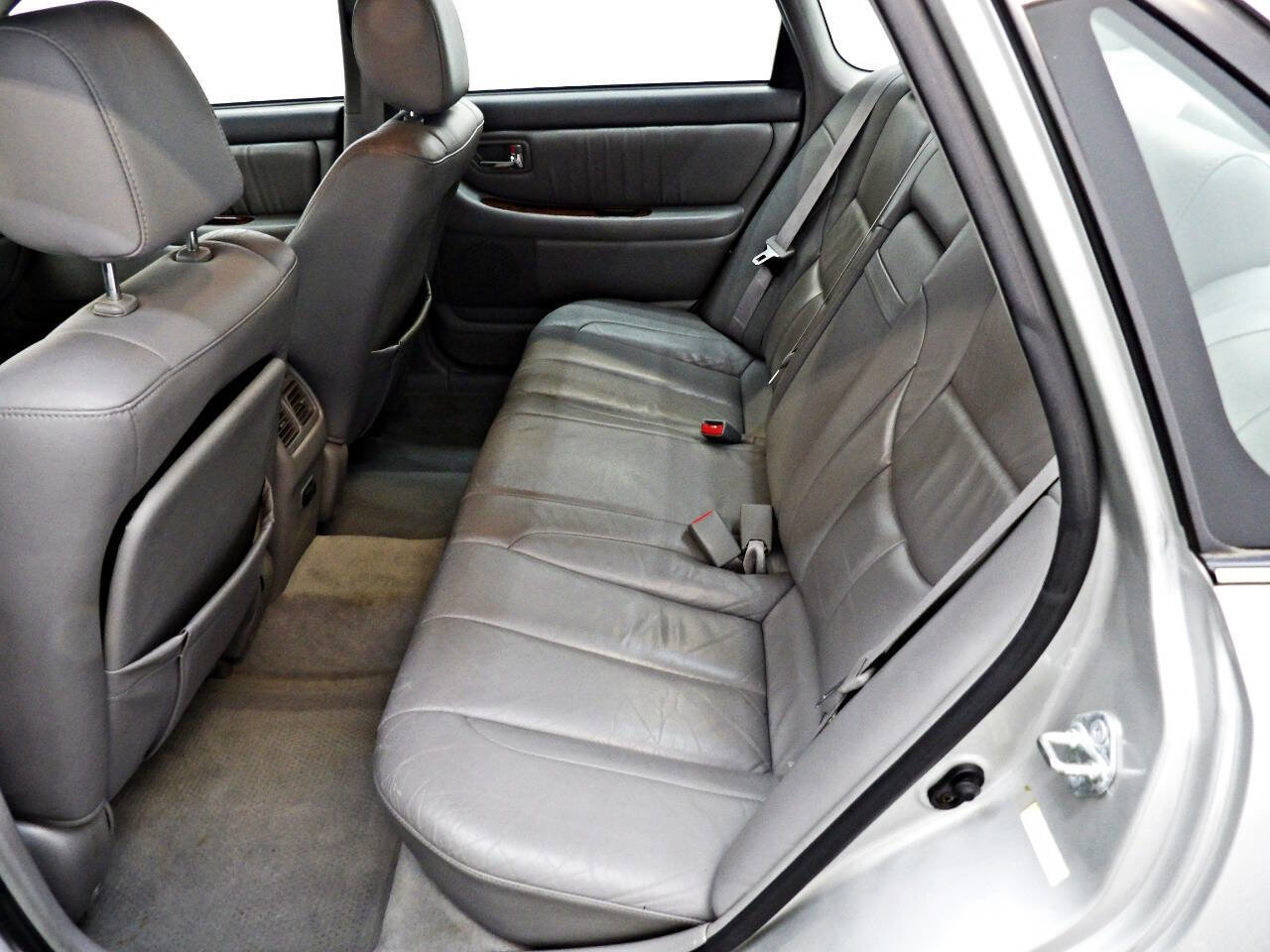 Used 2003 Toyota Avalon XLS image 10