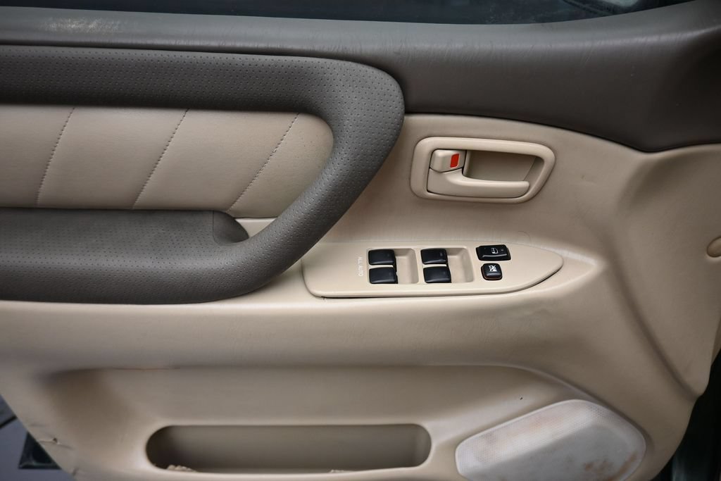 Used 2004 Toyota Land Cruiser AWD/4WD image 10