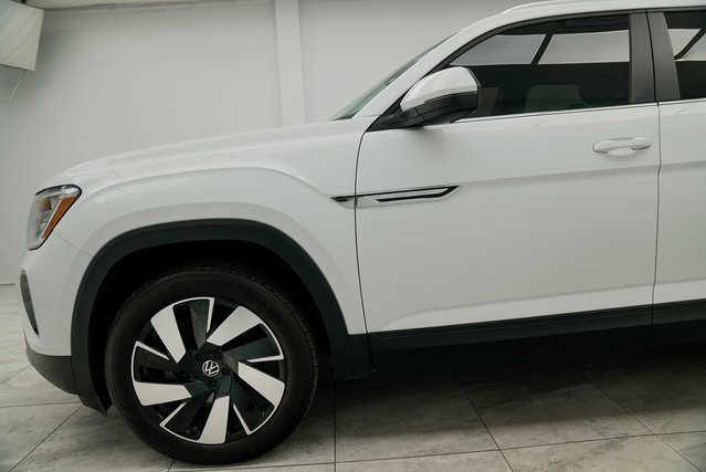 Used 2024 Volkswagen Atlas Cross Sport SE image 11