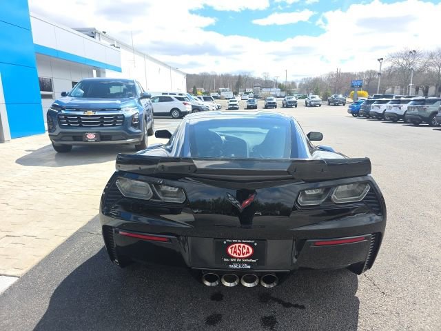 Used 2015 Chevrolet Corvette Z06 w/ 3LZ Preferred Equipment Group RWD image 3