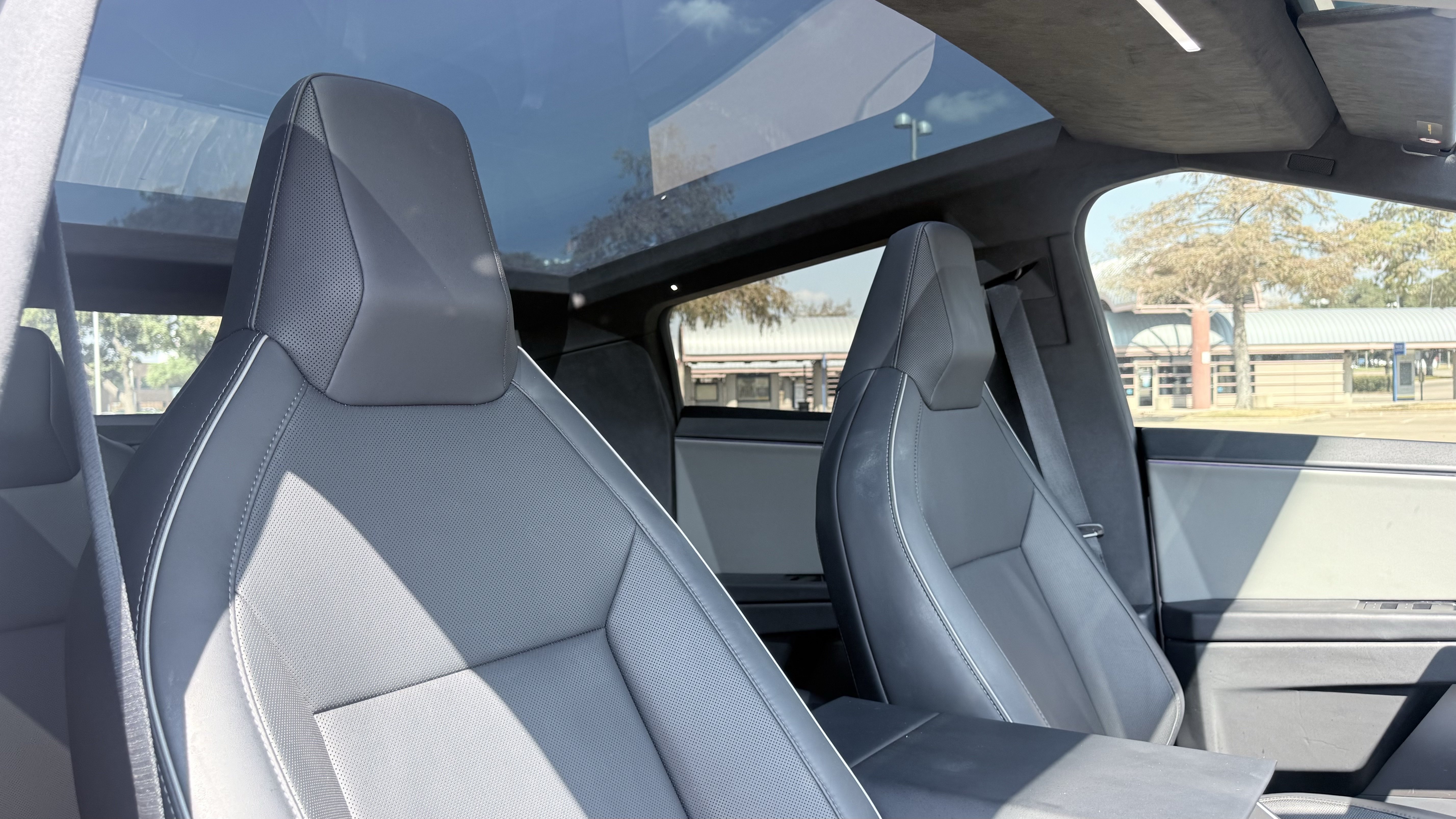 Used 2025 Tesla Cybertruck AWD Crew Cab image 50