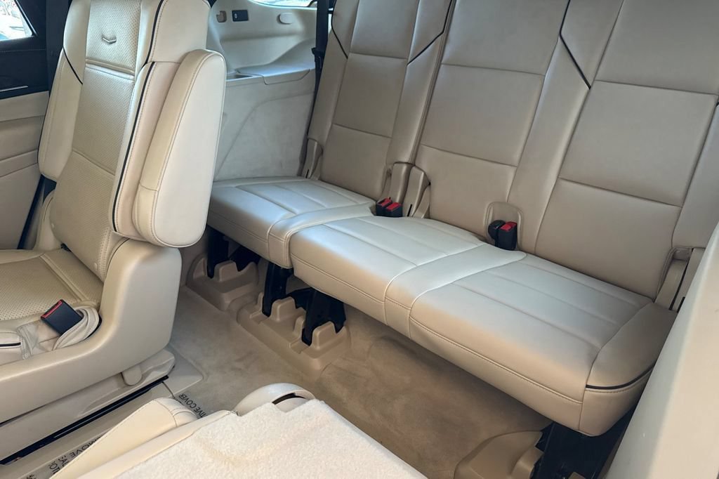 Used 2023 Cadillac Escalade Premium Luxury w/ Performance Package AWD/4WD image 17