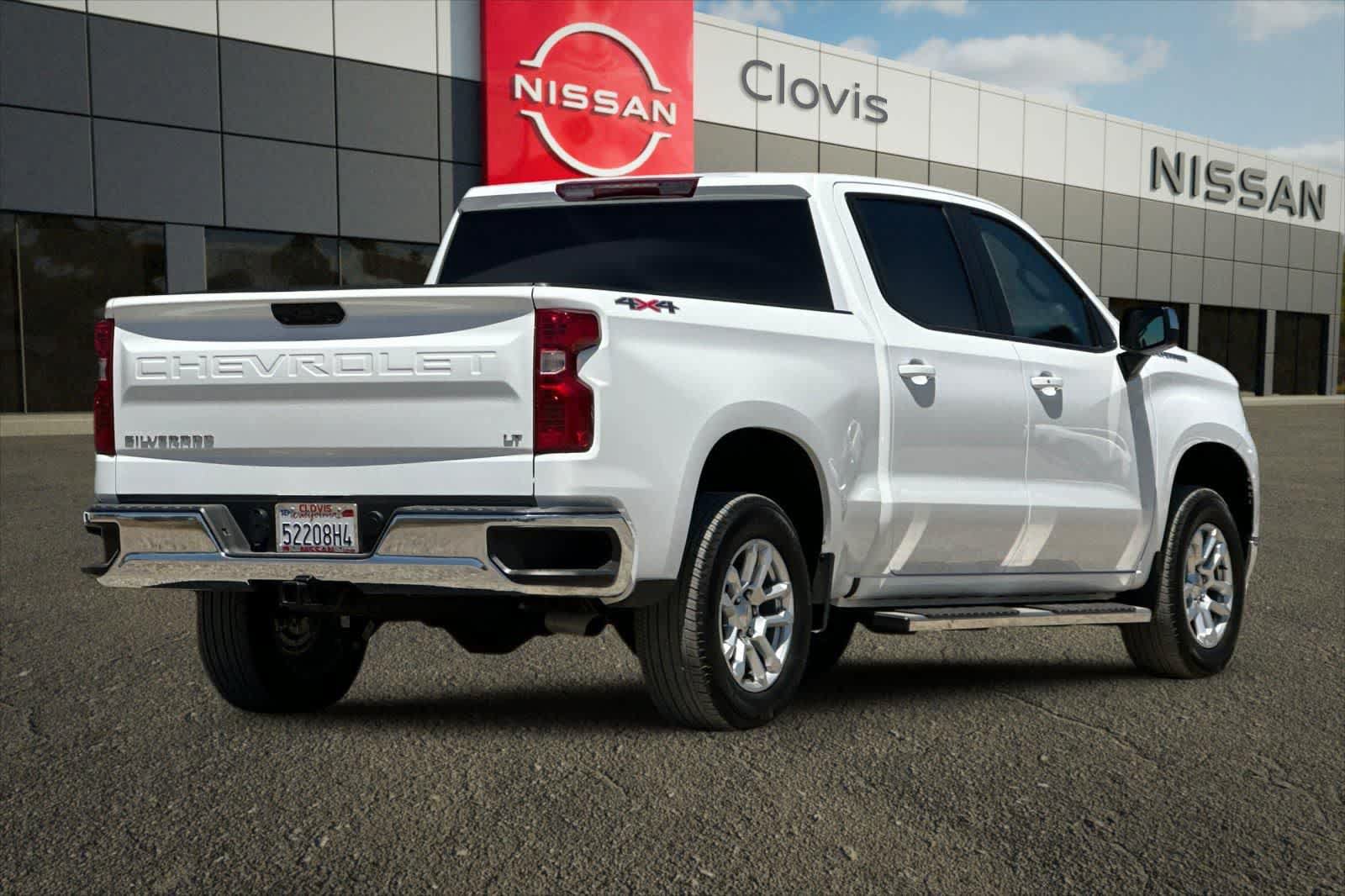 Used 2025 Chevrolet Silverado 1500 LT AWD/4WD image 3