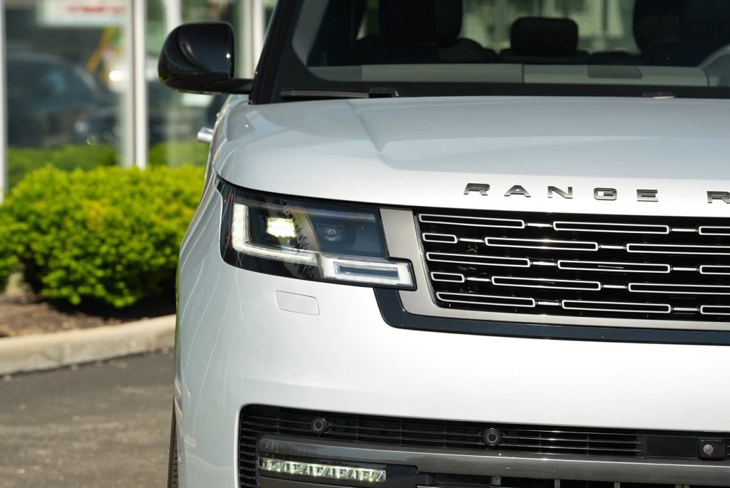 Used 2025 Land Rover Range Rover SE AWD/4WD image 26