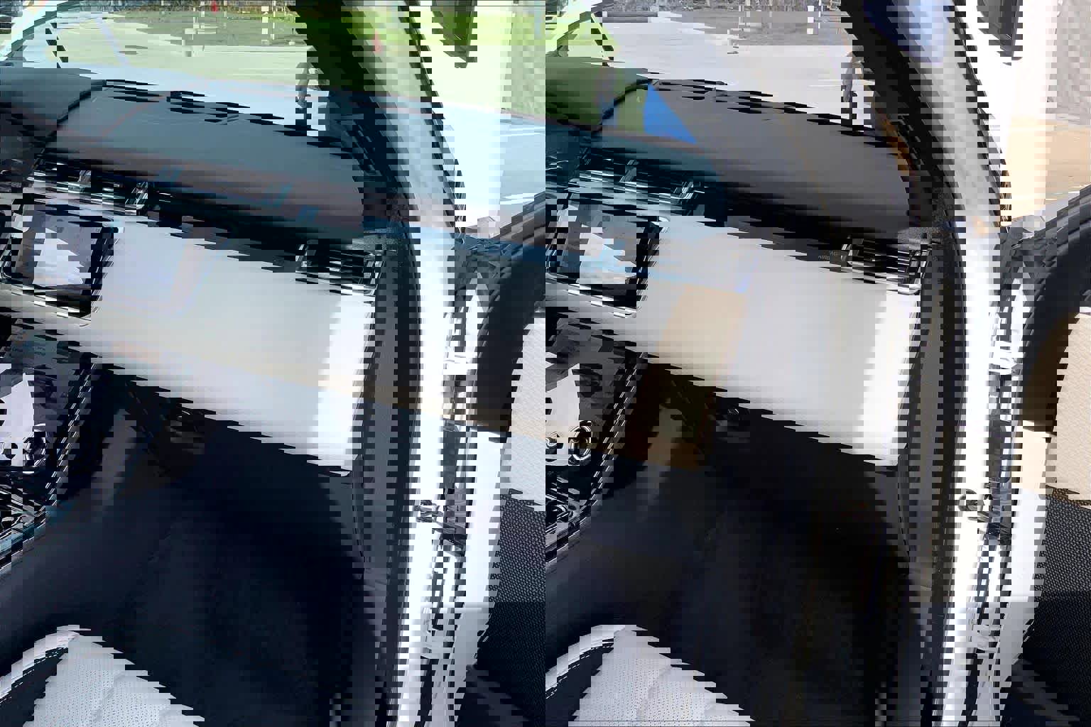 Used 2023 Land Rover Range Rover Velar R-Dynamic S image 18