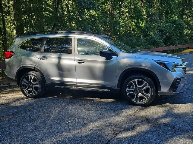 Certified 2026 Subaru Ascent Limited AWD/4WD image 2