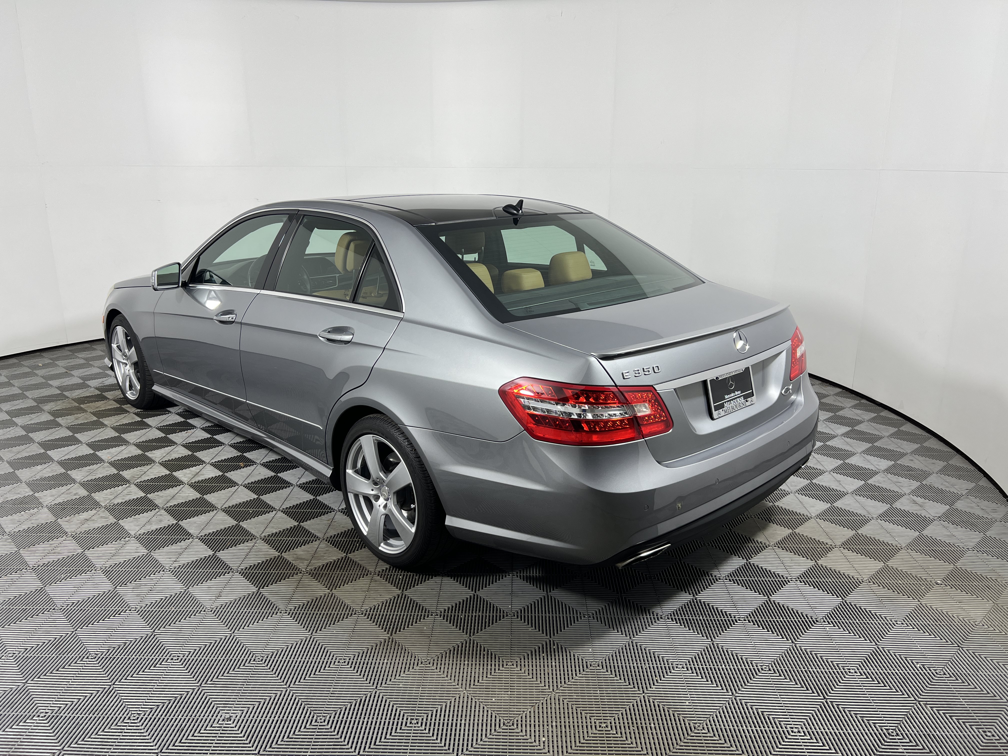 Used 2010 Mercedes-Benz E 350 Sedan image 3