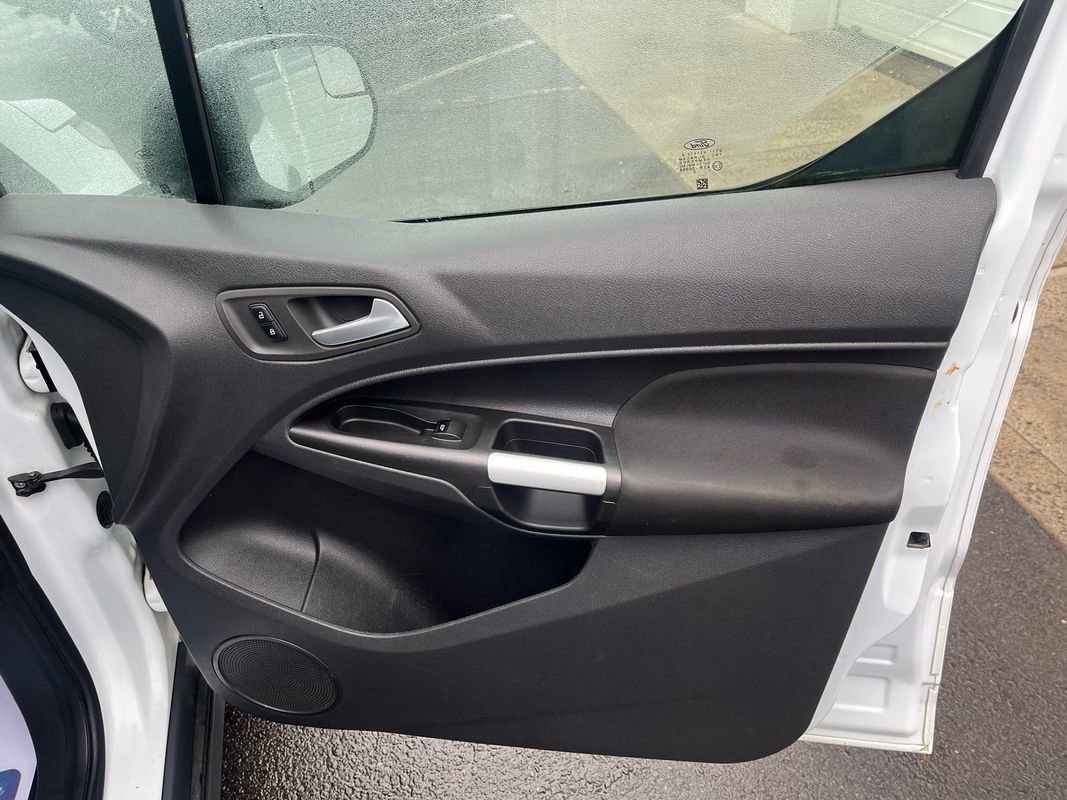 Used 2016 Ford Transit Connect XLT FWD image 16