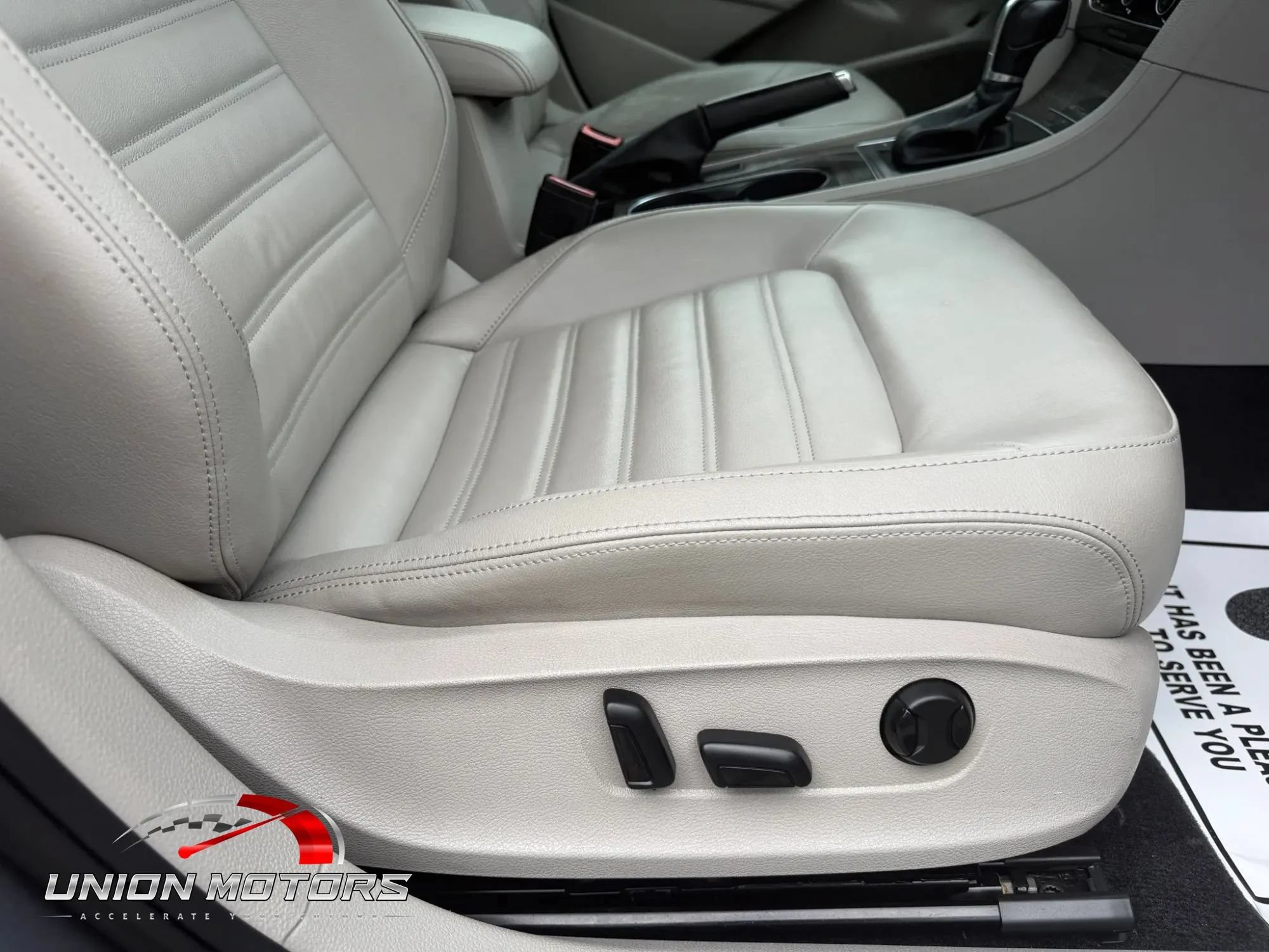 Used 2016 Volkswagen Passat 3.6 SEL Premium FWD image 20