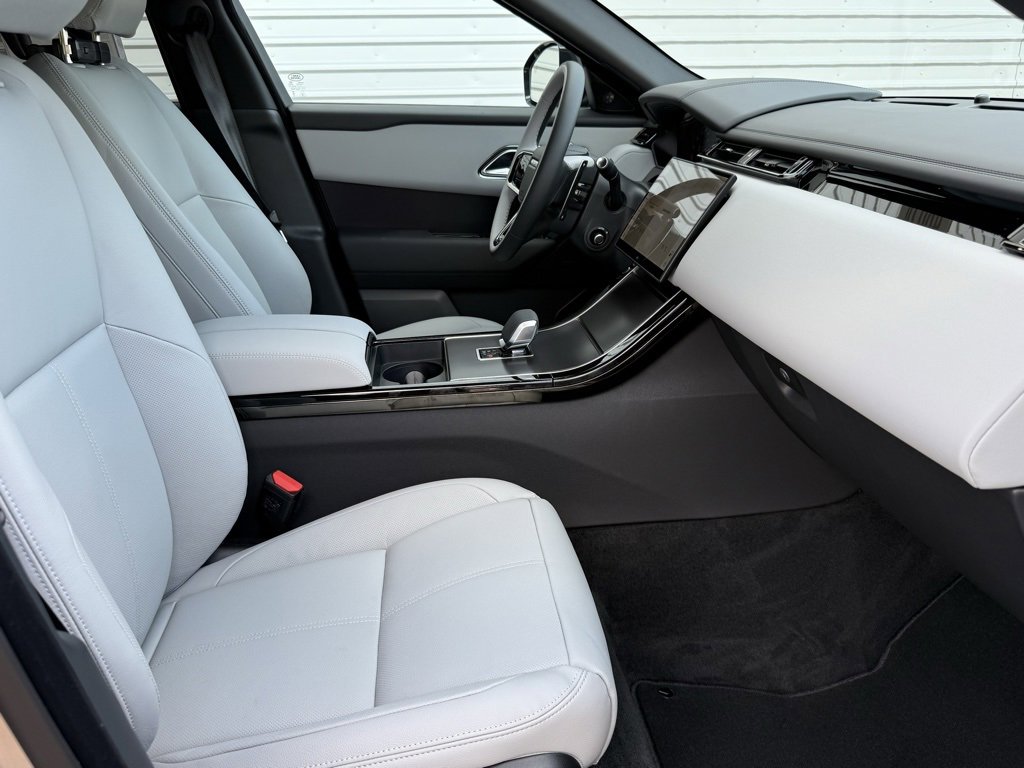 New 2026 Land Rover Range Rover Velar Dynamic SE image 12