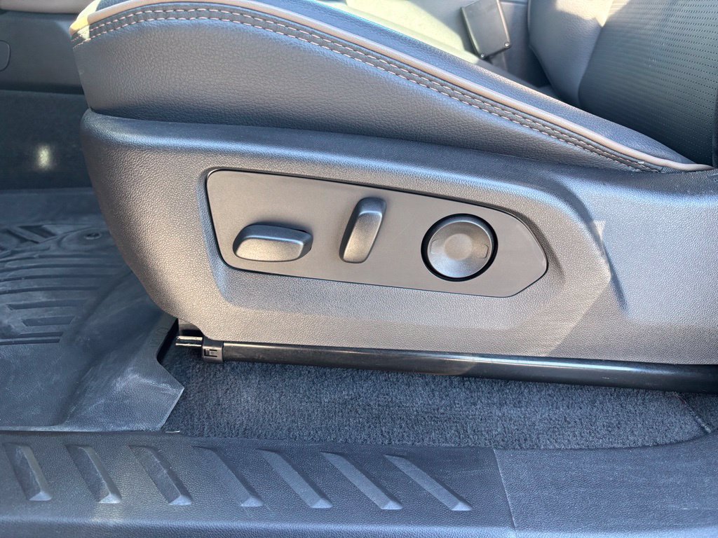 Used 2024 GMC Canyon Denali AWD/4WD image 15