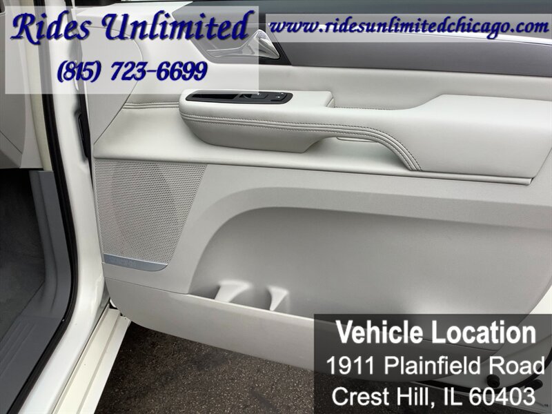 Used 2010 Volkswagen Routan SEL Premium FWD image 36