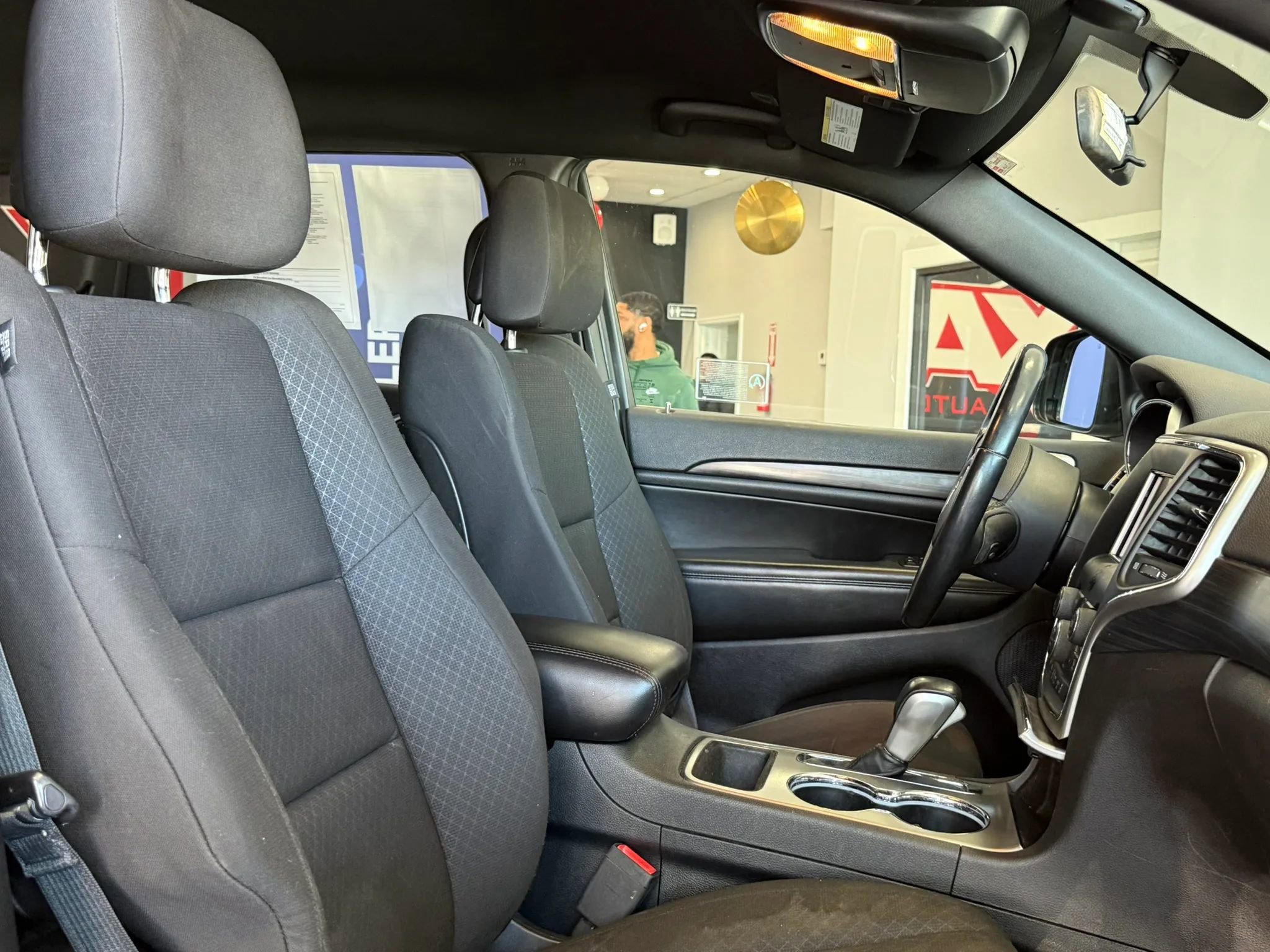 Used 2019 Jeep Grand Cherokee Laredo AWD/4WD image 18