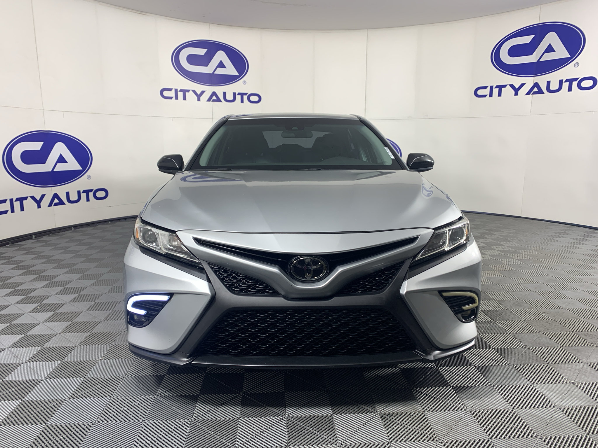 Used 2018 Toyota Camry SE FWD image 9