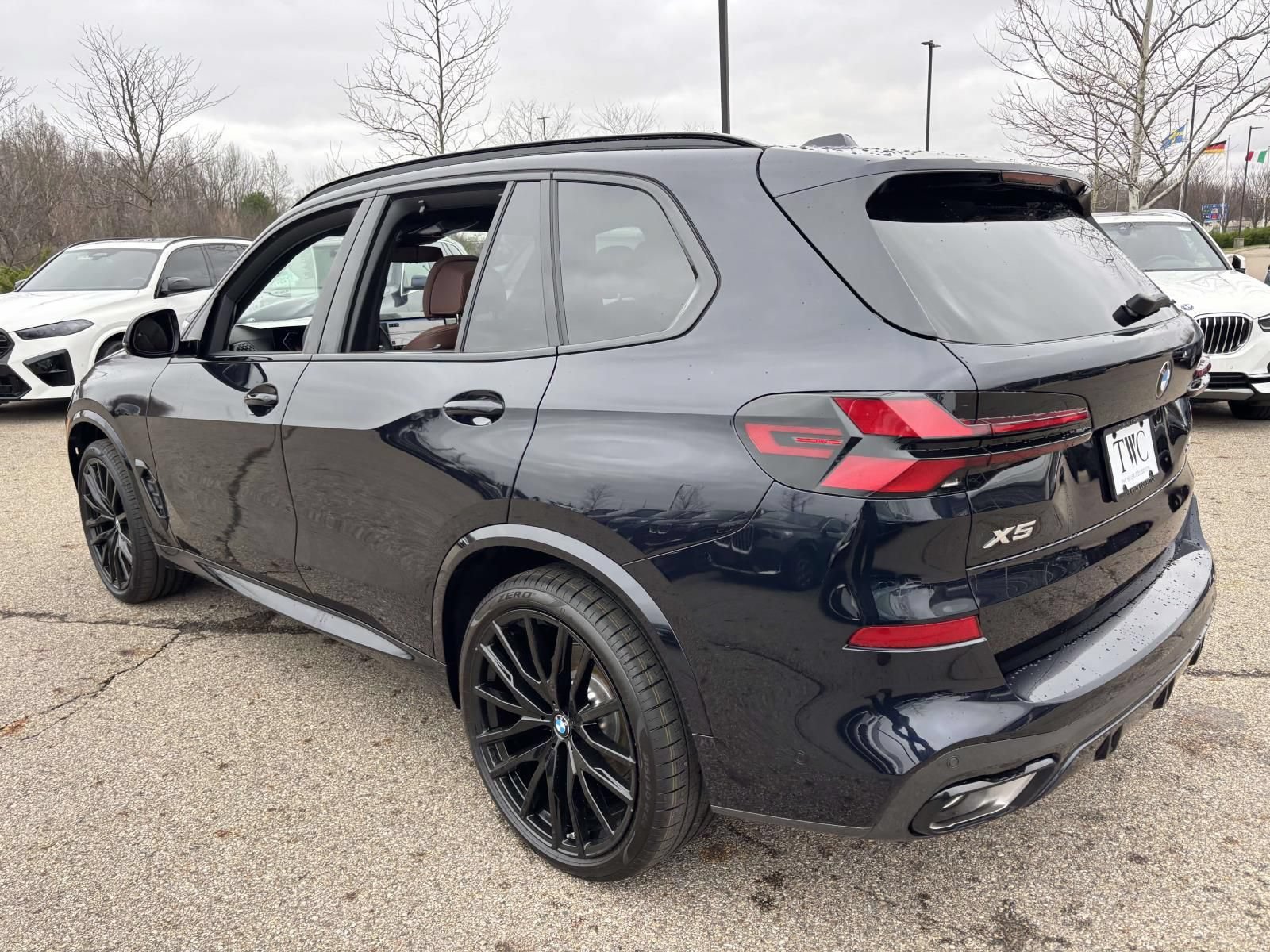 New 2026 BMW X5 xDrive40i w/ M Sport Package AWD/4WD image 7