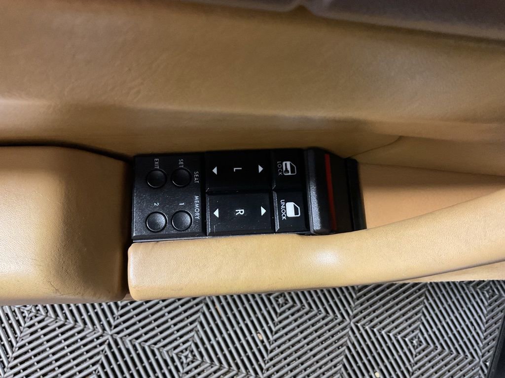 Used 1988 Cadillac Allante image 16