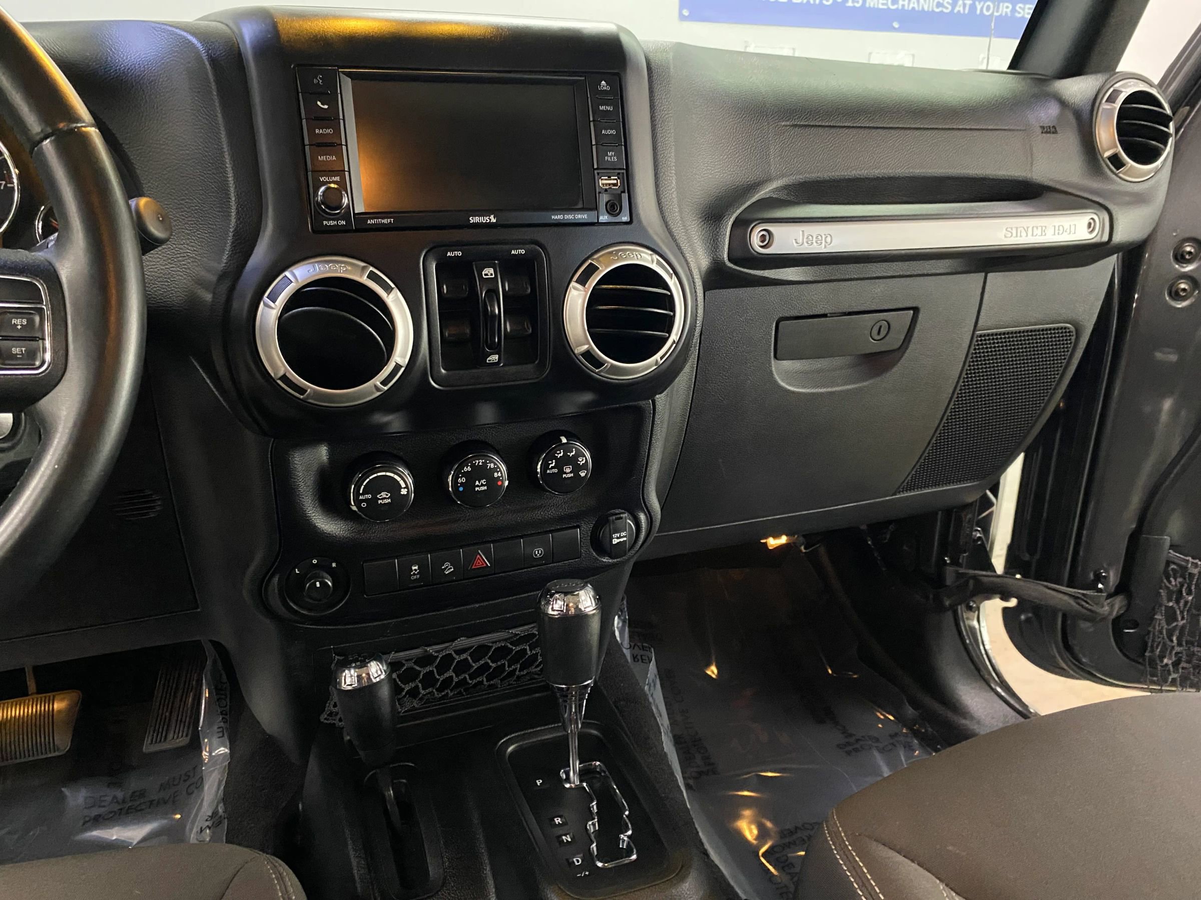 Used 2017 Jeep Wrangler Unlimited Sahara image 17