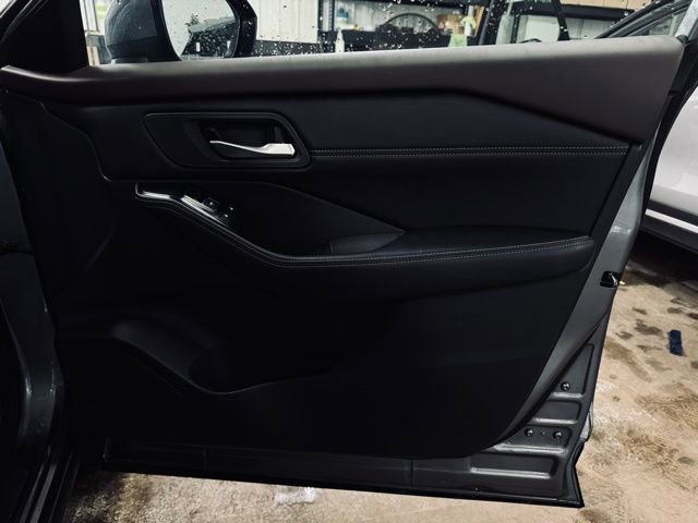 Used 2023 Nissan Rogue SL w/ SL Premium Package image 15