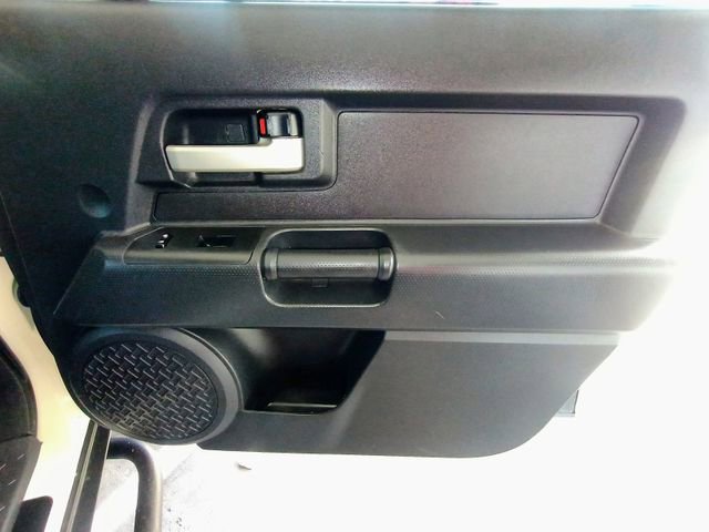 Used 2013 Toyota FJ Cruiser 4WD w/ Convenience Pkg image 40