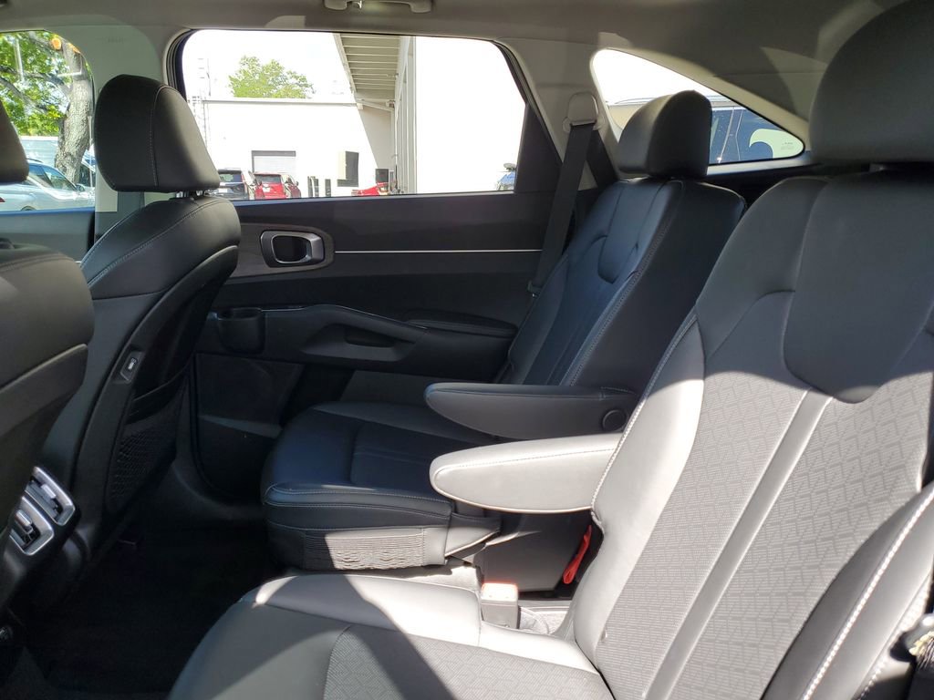 Certified 2023 Kia Sorento EX w/ Panoramic Sunroof Package image 16