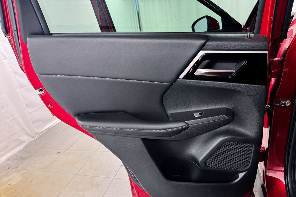 Used 2022 Mitsubishi Outlander 4WD SE image 16