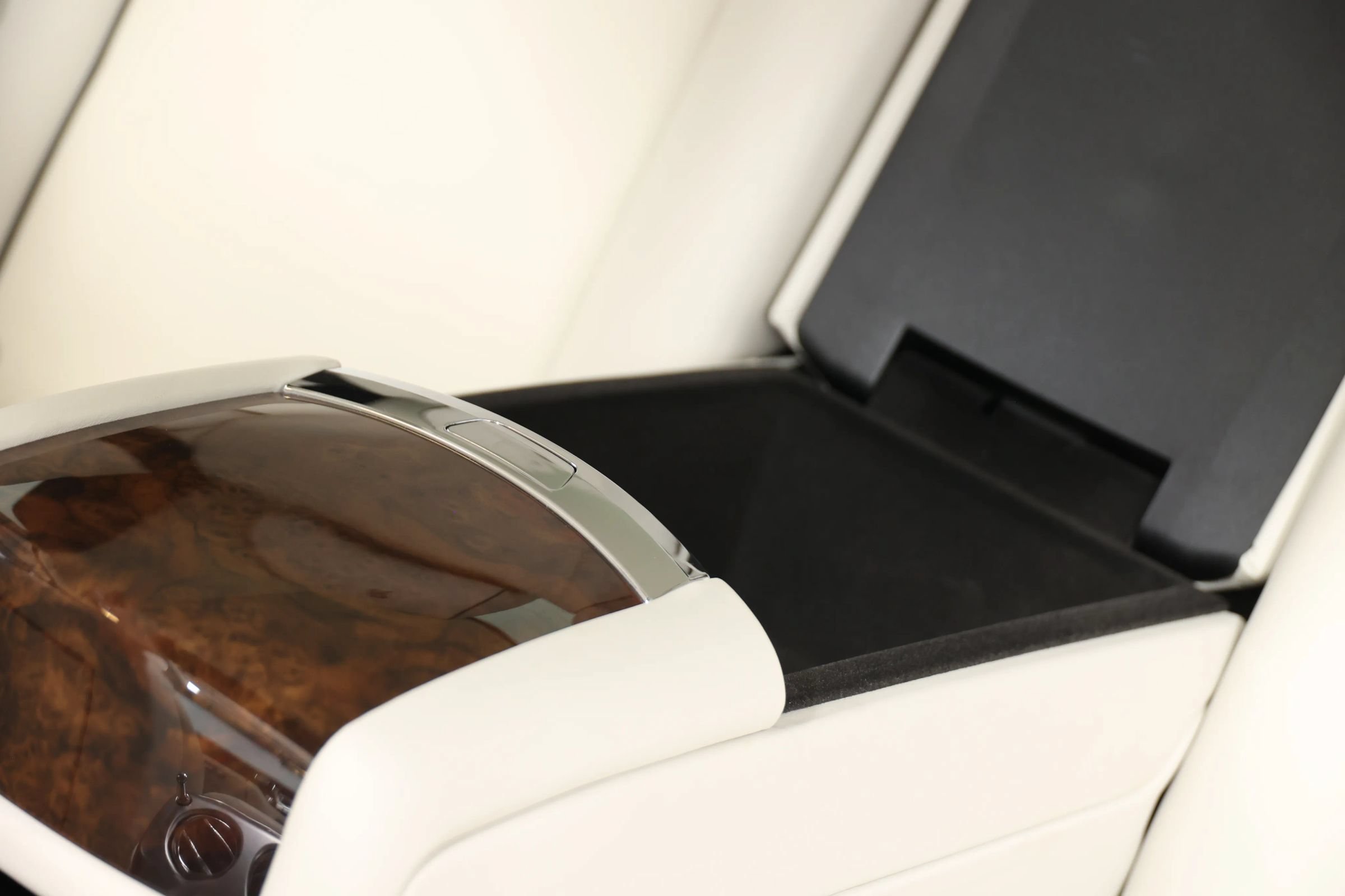 Used 2017 Rolls-Royce Ghost RWD image 69