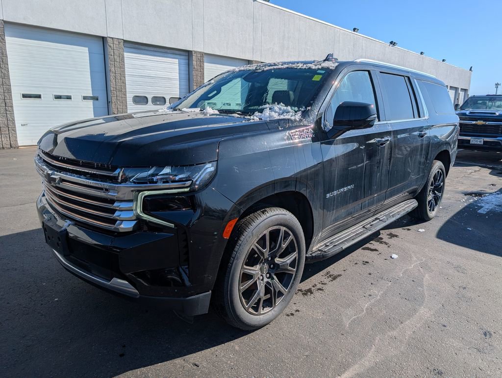 Used 2023 Chevrolet Suburban High Country image 2