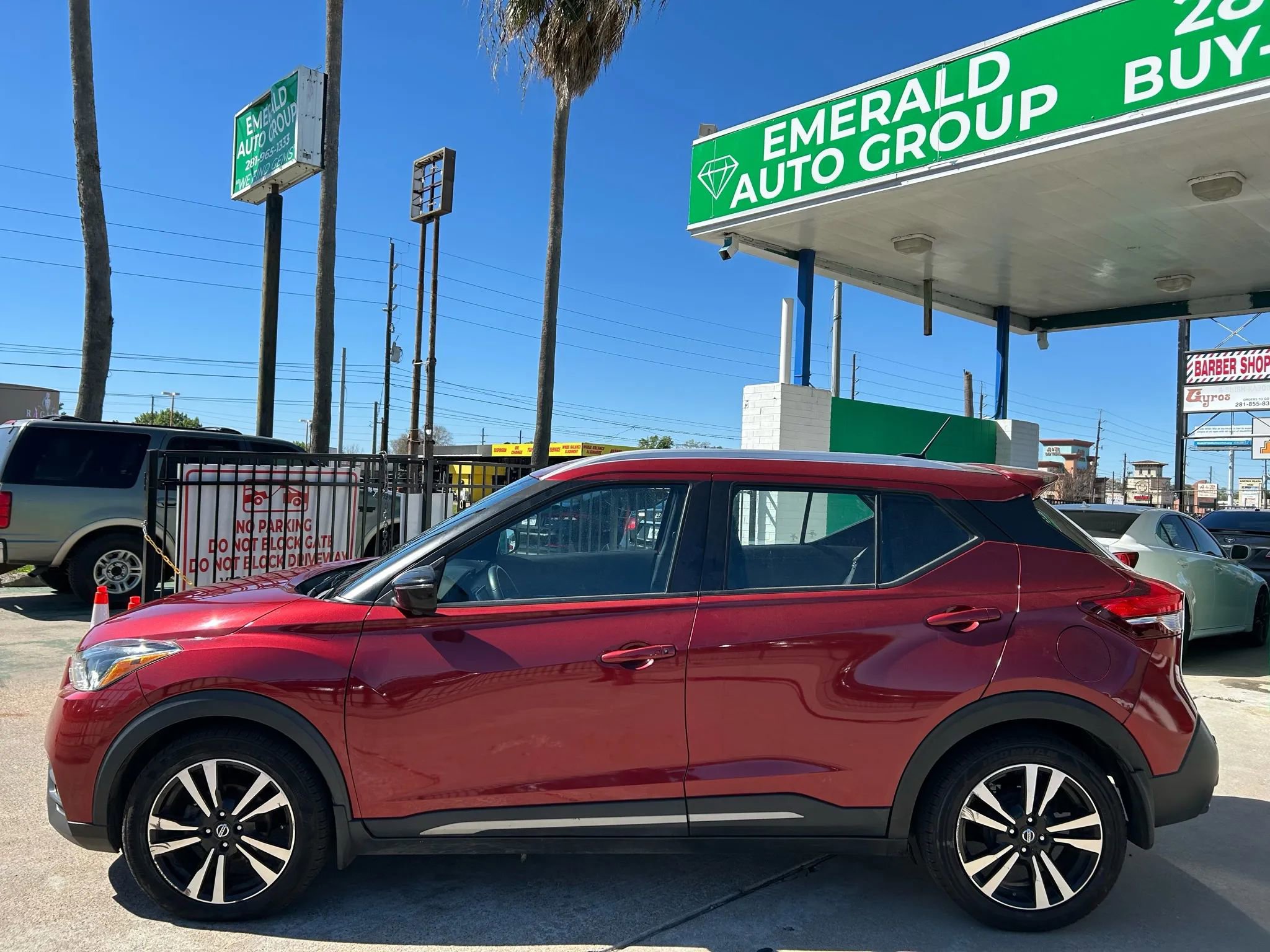 Used 2020 Nissan Kicks SR image 3