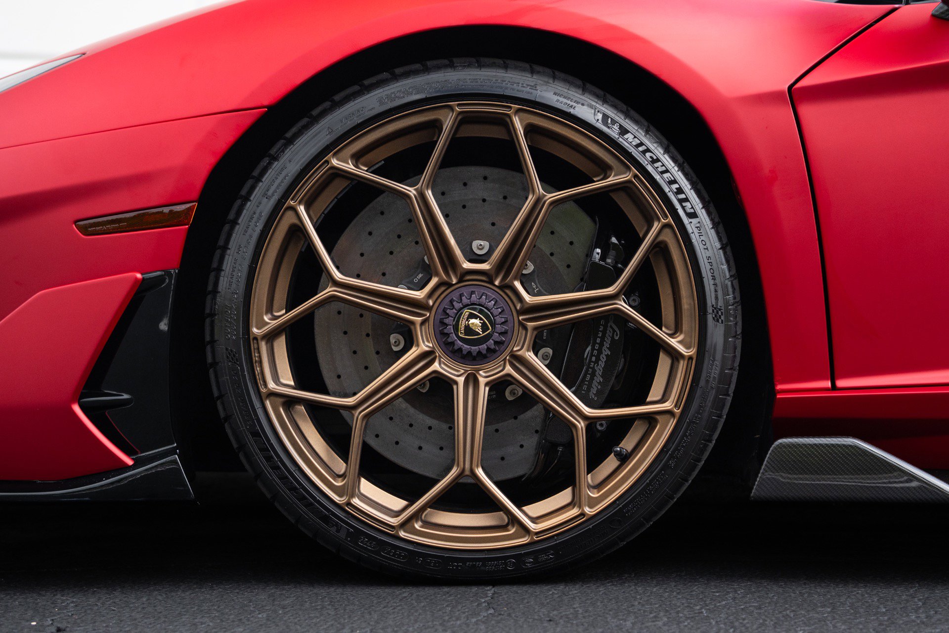 Used 2021 Lamborghini Aventador SVJ AWD/4WD image 31