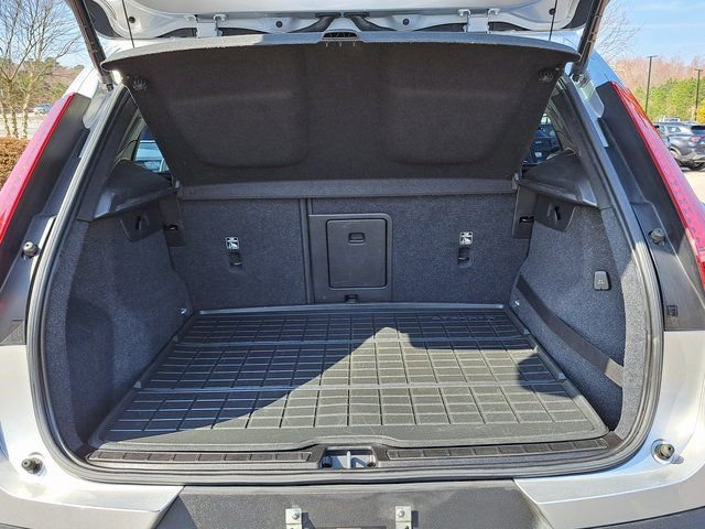 Used 2019 Volvo XC40 T5 Momentum image 25