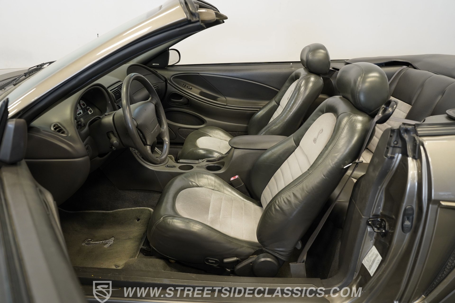 Used 2001 Ford Mustang Cobra RWD image 3