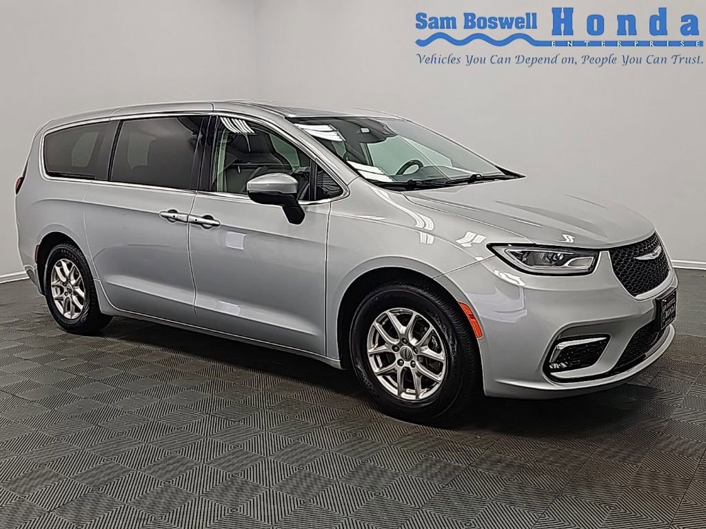 Used 2023 Chrysler Pacifica Touring-L image 1