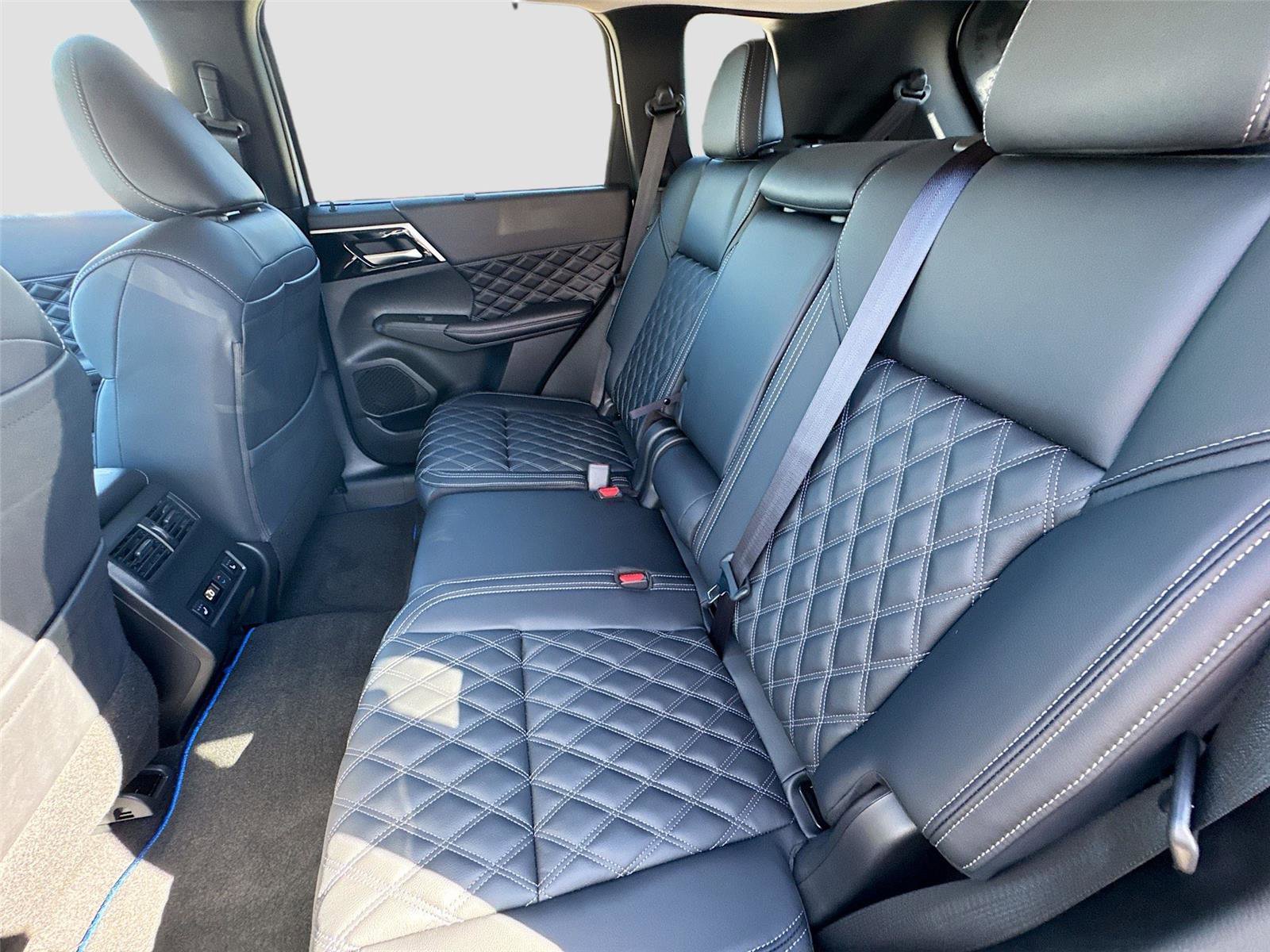 New 2025 Mitsubishi Outlander SEL image 25