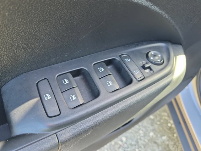 Used 2026 Hyundai Venue SEL FWD image 13