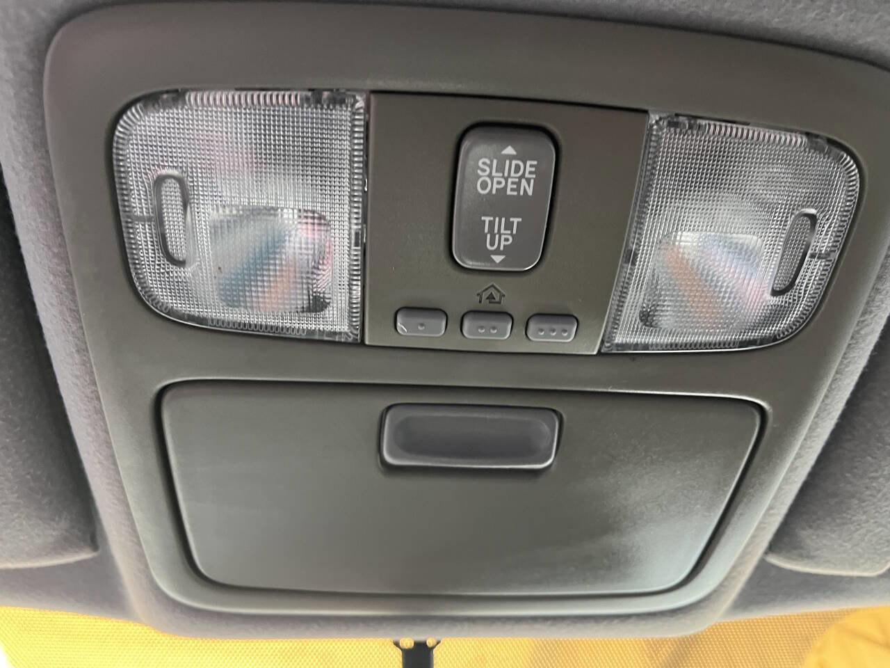 Used 2004 Toyota Solara SLE image 17