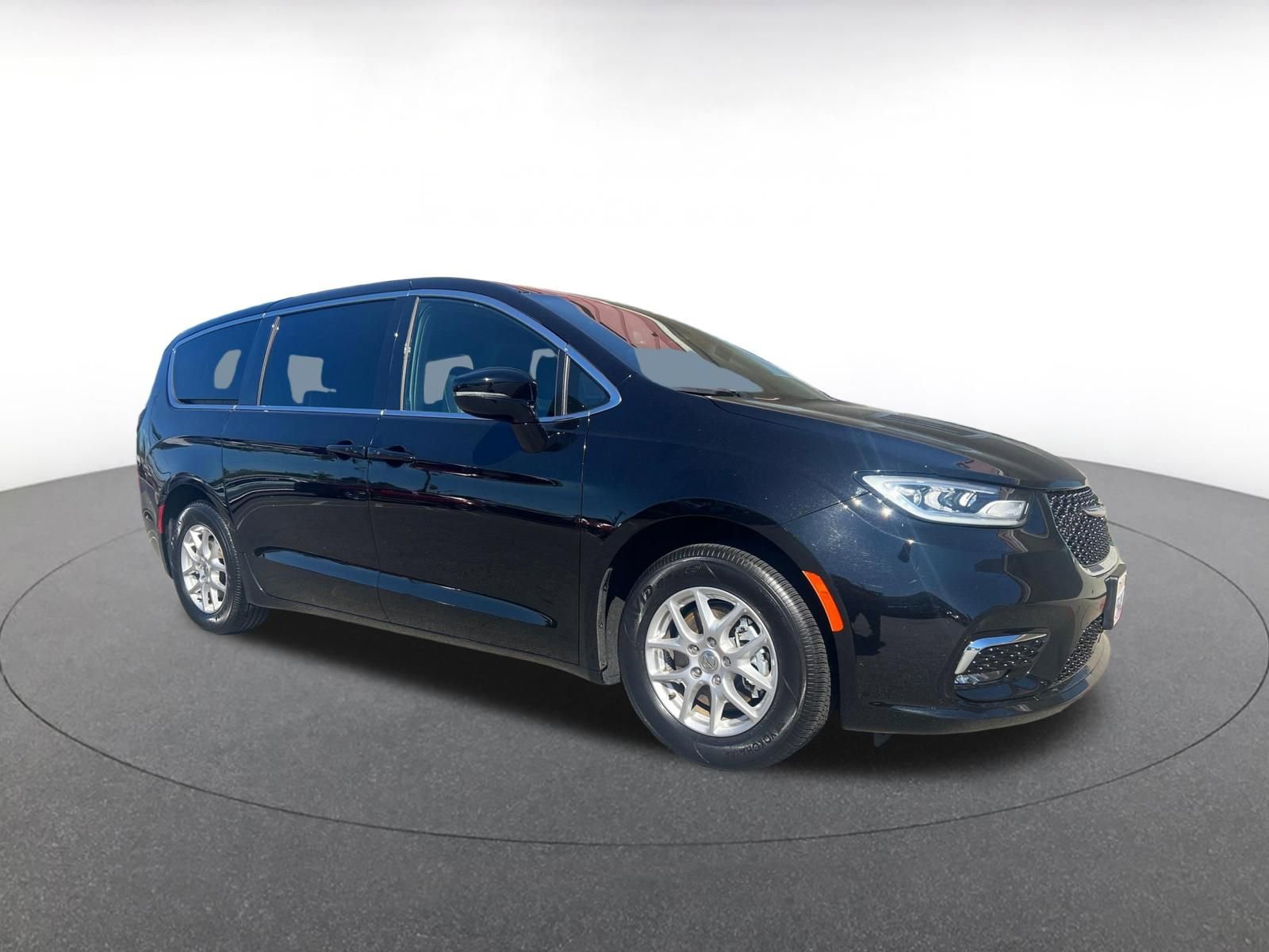 Used 2025 Chrysler Pacifica Select