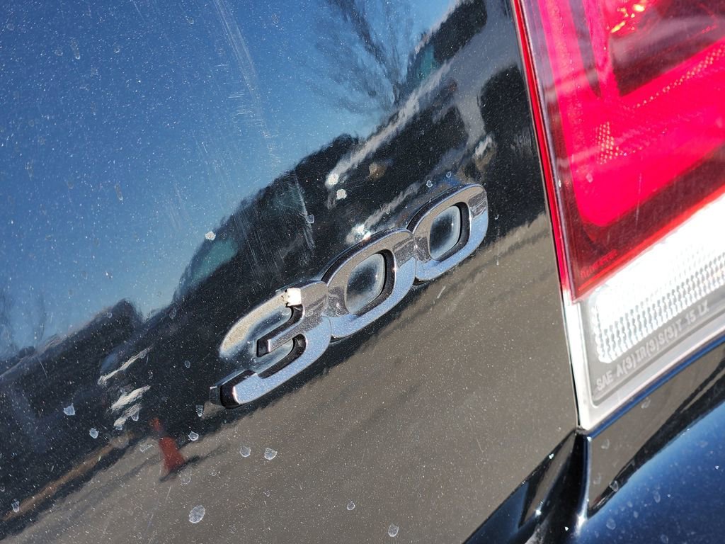 Used 2022 Chrysler 300 Touring w/ Sport Appearance Package image 13